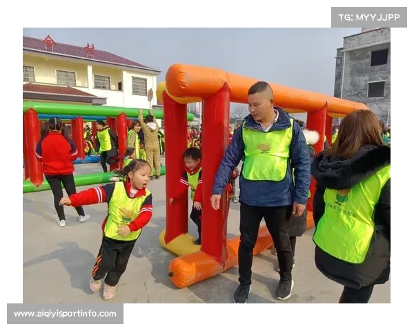 厦门滨城幼儿园小选手趣味比赛中快乐学习传球接球与团队跑位